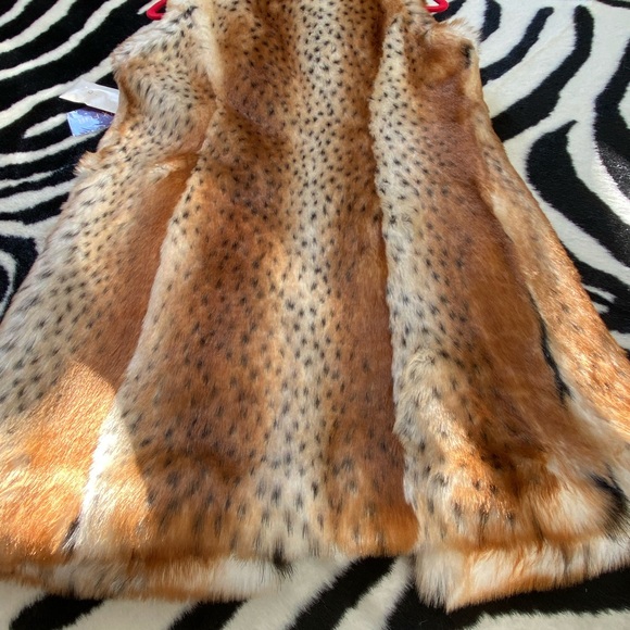 Curations Sleeveless Faux Fur Vest/Coat - Picture 3 of 14